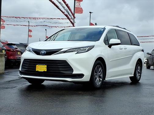 2022 Toyota Sienna LE