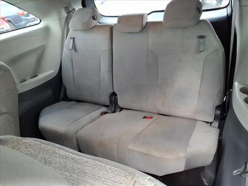 2022 Toyota Sienna LE