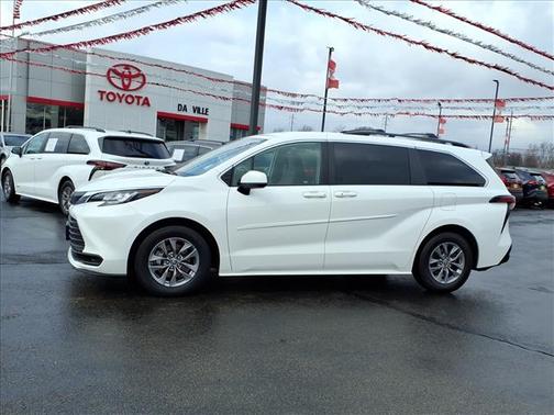 2022 Toyota Sienna LE