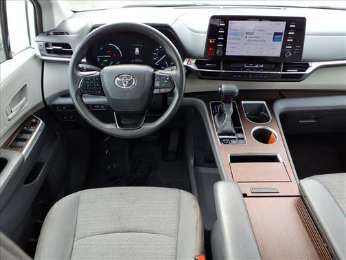 2022 Toyota Sienna LE