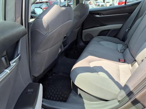 2022 Toyota Camry Hybrid SE