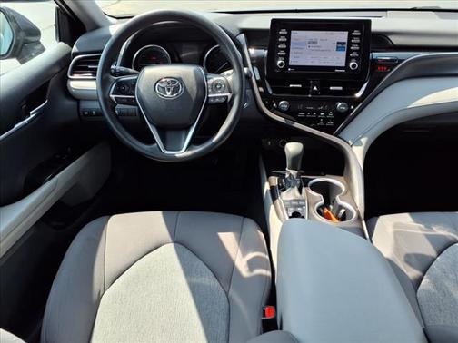 2022 Toyota Camry Hybrid SE
