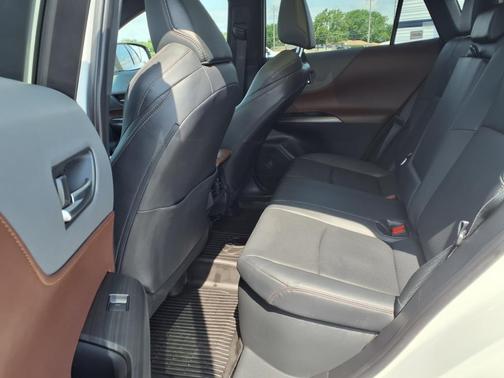 Wind Chill Pearl 2024 Toyota Venza Limited
