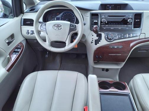 2014 Toyota Sienna XLE