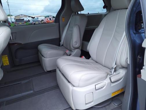 2014 Toyota Sienna XLE