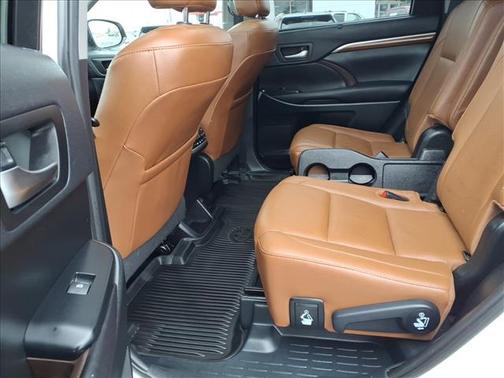 White 2019 Toyota Highlander Limited Platinum