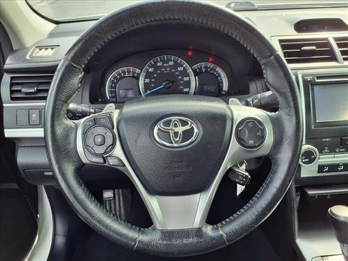 White 2013 Toyota Camry SE