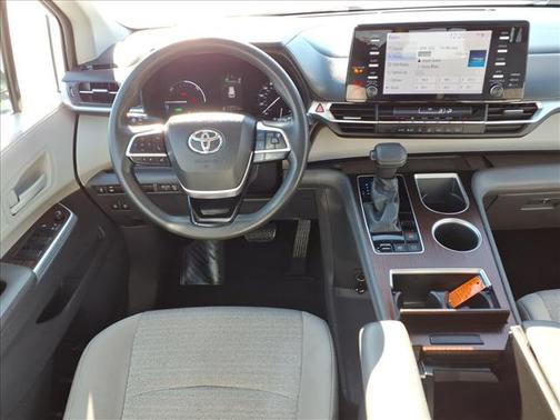 2021 Toyota Sienna LE