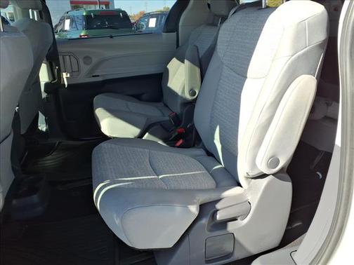 2021 Toyota Sienna LE