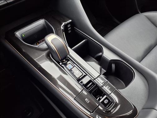 Bronze 2025 Toyota Crown Signia Limited