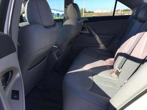 White 2011 Toyota Camry SE