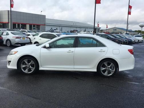 White 2012 Toyota Camry SE