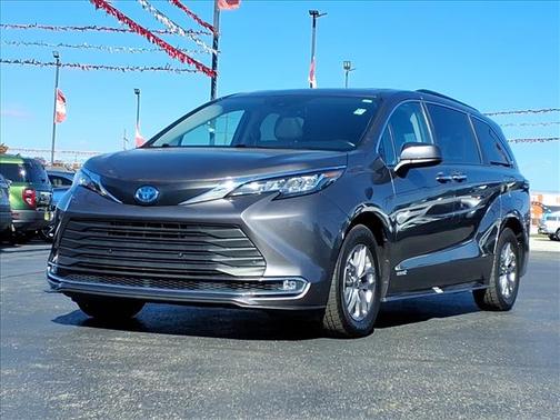 2021 Toyota Sienna XLE 8 Passenger