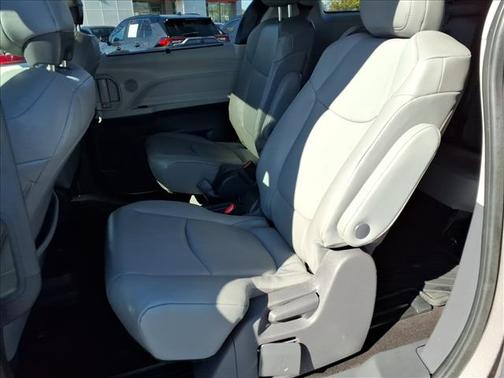 2021 Toyota Sienna XLE 8 Passenger
