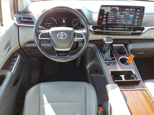 2021 Toyota Sienna XLE 8 Passenger
