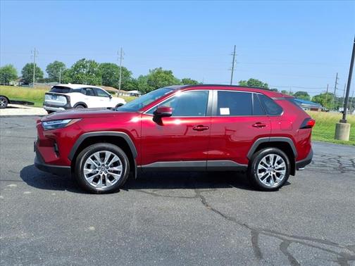 2025 Toyota RAV4 XLE Premium