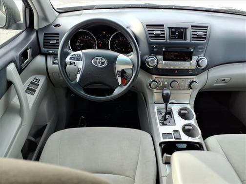 2012 Toyota Highlander SE