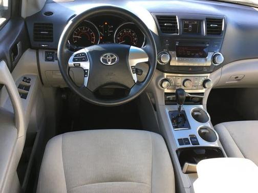 2012 Toyota Highlander SE