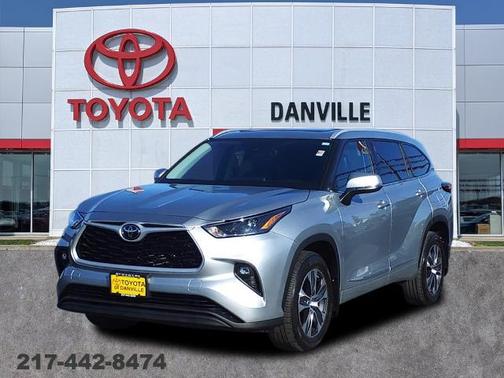 Celestial Silver Metallic 2022 Toyota Highlander XLE