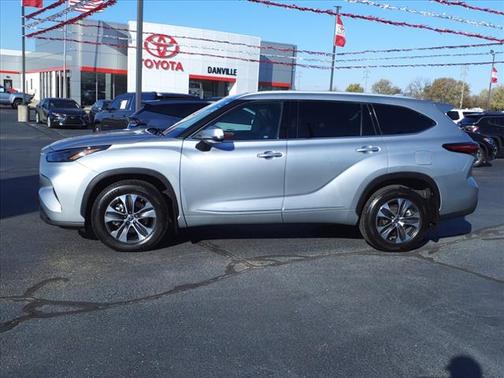 Celestial Silver Metallic 2022 Toyota Highlander XLE