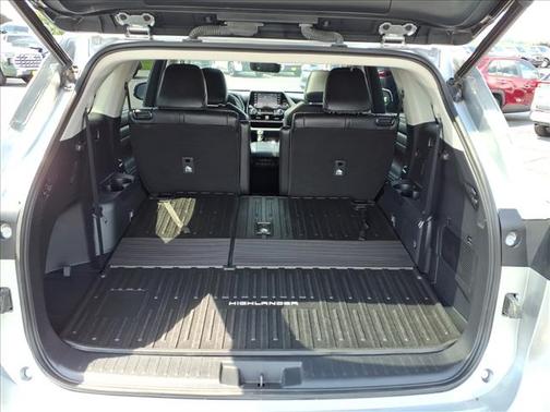 Silver 2022 Toyota Highlander XLE