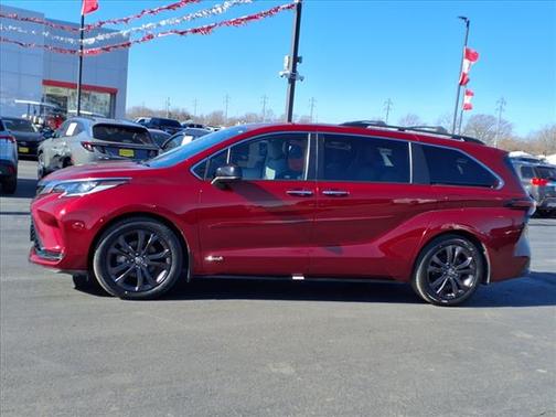 2021 Toyota Sienna XSE 7 Passenger