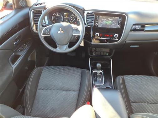 2020 Mitsubishi Outlander SE