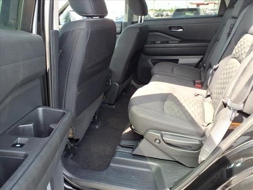 Black 2022 Nissan Pathfinder SV