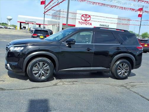 Black 2022 Nissan Pathfinder SV