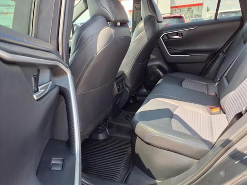2020 Toyota RAV4 Hybrid SE