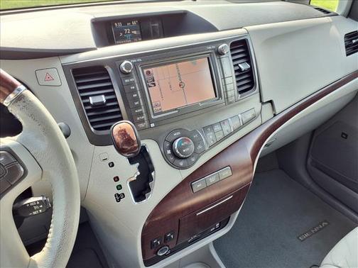 White 2011 Toyota Sienna XLE