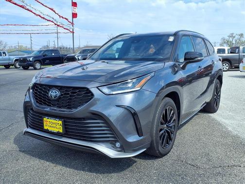 Gray 2024 Toyota Highlander XSE