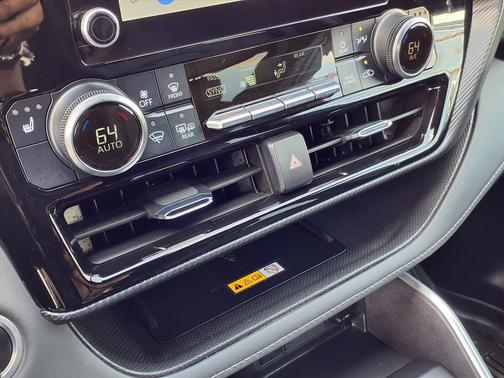 Gray 2024 Toyota Highlander XSE