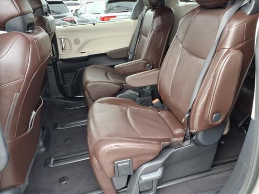 2024 Toyota Sienna Platinum