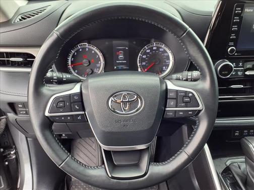 Gray 2022 Toyota Highlander LE