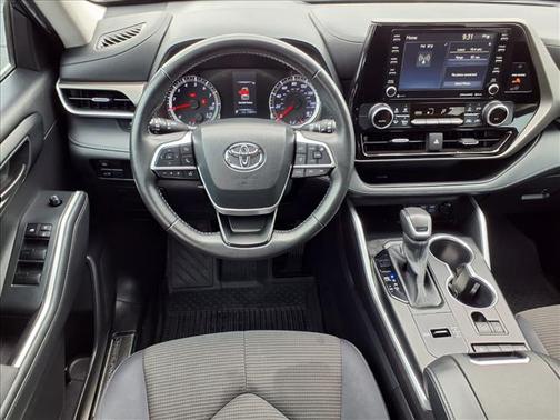 Gray 2022 Toyota Highlander LE