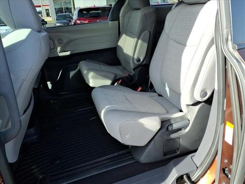 2024 Toyota Sienna LE