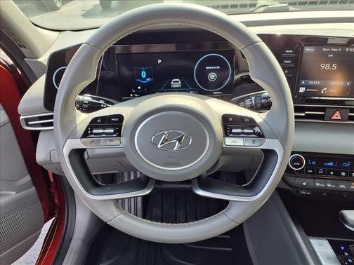 Red 2022 Hyundai ELANTRA SEL