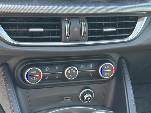 2025 Alfa Romeo Stelvio Ti