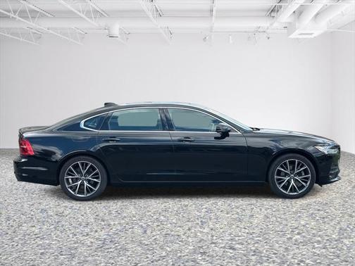 2018 Volvo S90 T5 Momentum