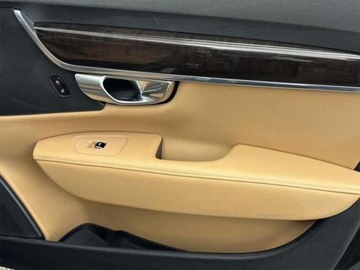 2018 Volvo S90 T5 Momentum