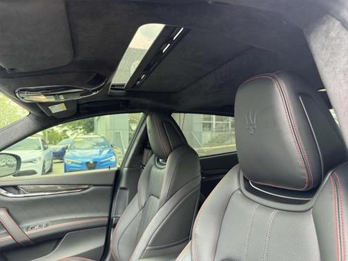 2022 Maserati Quattroporte Modena Q4