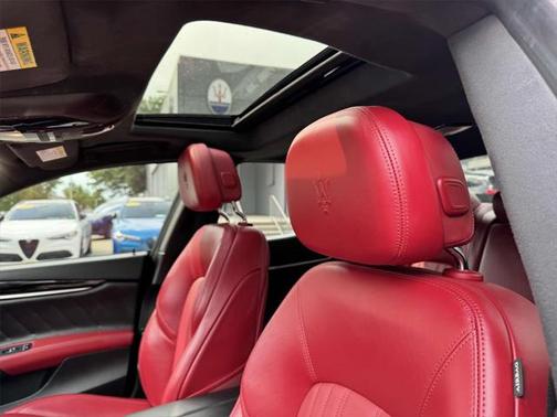 2022 Maserati Ghibli Modena Q4