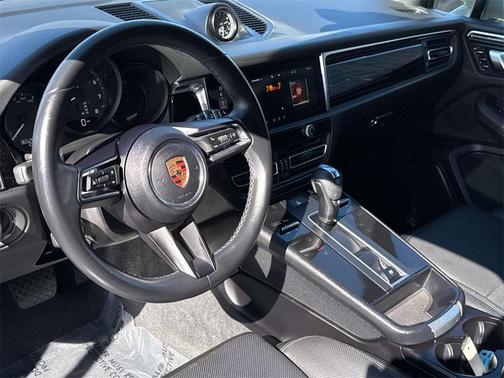 2022 Porsche Macan Base