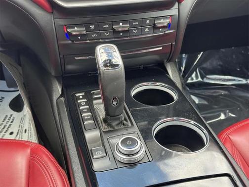 2022 Maserati Ghibli Modena Q4
