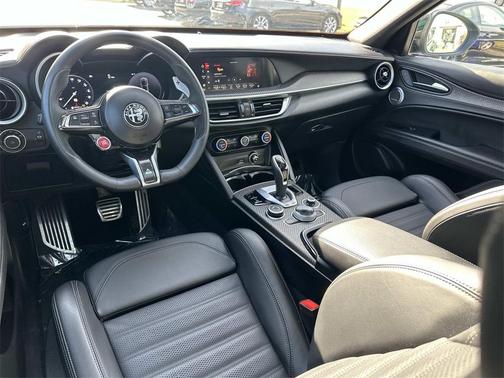2024 Alfa Romeo Stelvio Quadrifoglio