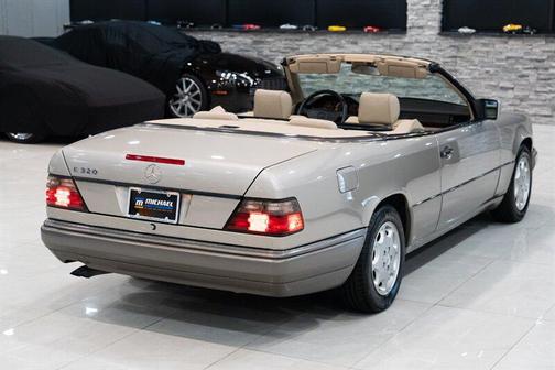 GOLD 1994 Mercedes-Benz E-Class E 320