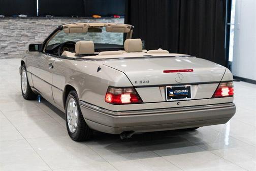 GOLD 1994 Mercedes-Benz E-Class E 320