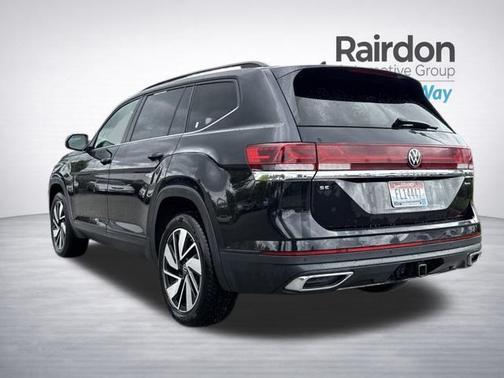 Deep Black Pearl 2025 Volkswagen Atlas 2.0T SE w/Technology 4MOTION