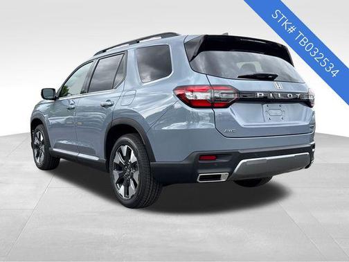 Sonic Gray Pearl 2026 Honda Pilot Touring 8-Passenger